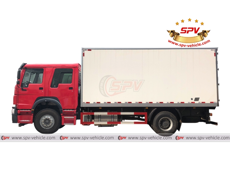 4x4 Dry Box Van Sinotruk - LS